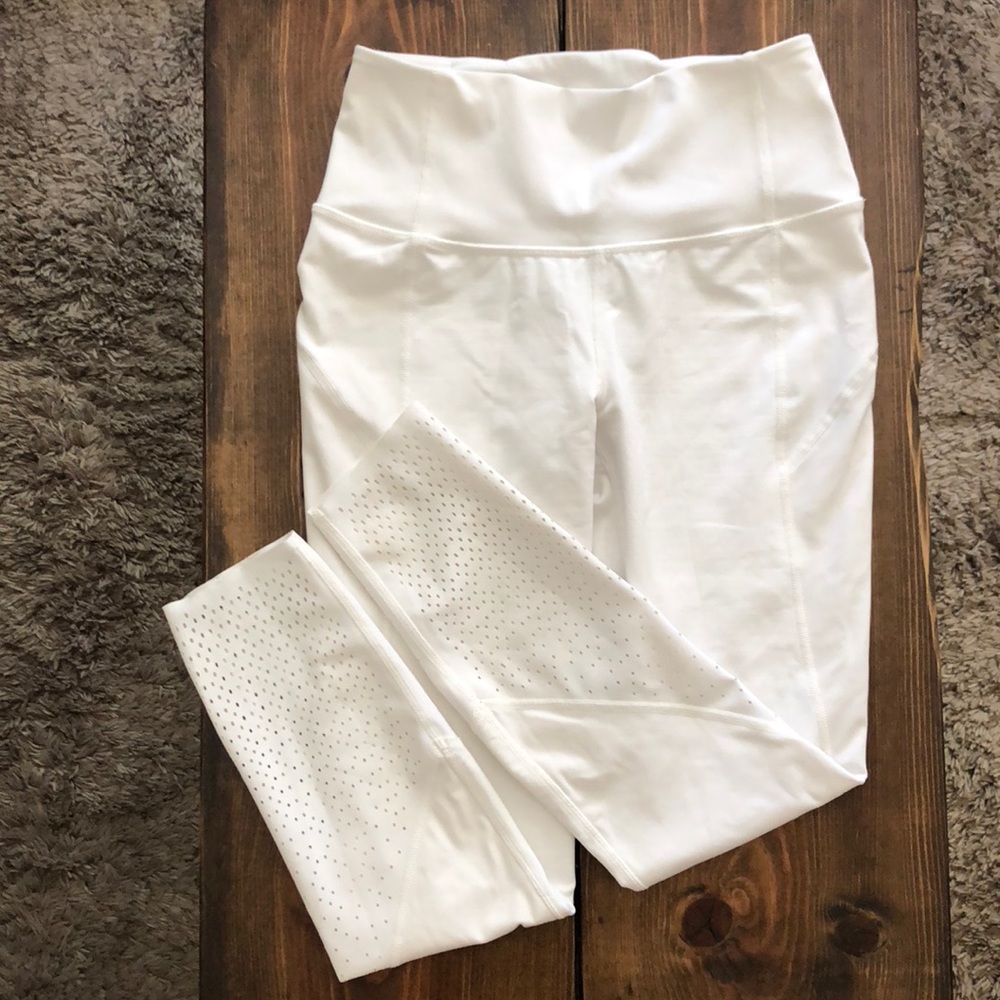 Lululemon White Anew Tight 25” size 6